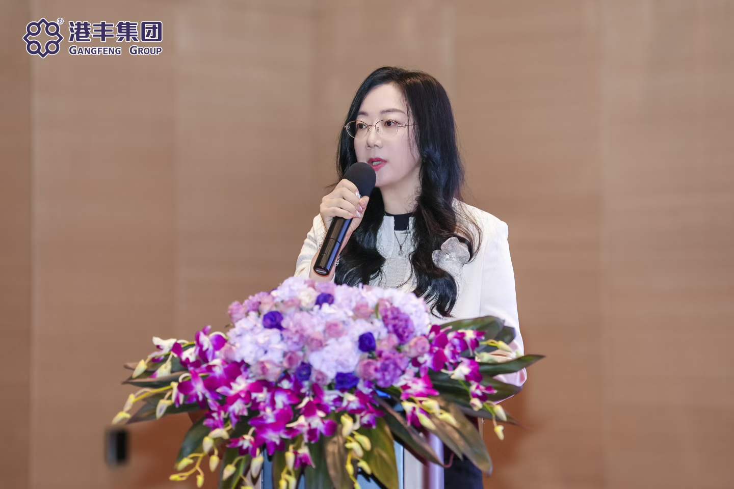 港丰集团上海大型讲座《在变局中远航》现场,董事长发表致辞 港丰集团上海大型讲座《在变局中远航》现场,董事长发表致辞